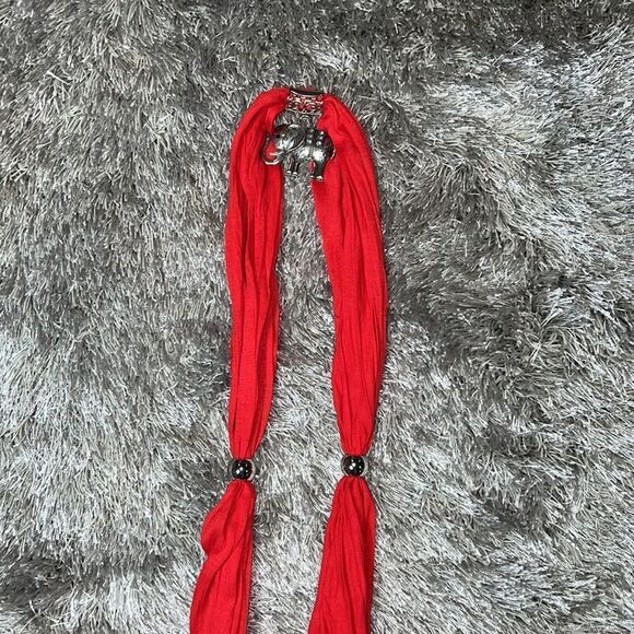 Red neck scarf with Elephant - Picture 3 of 3